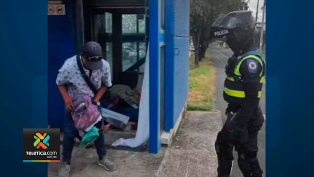 tn7-pareja-tenia-dos-meses-de-vivir-en-un-ascensor-de-puente-peatonal-080421