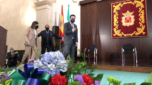 El presidente de la Junta de Andalucía destaca el legado histórico del pueblo gitano