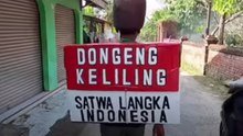 Kisah mantan guru yang keliling Indonesia untuk melawan abrasi dengan dongeng
