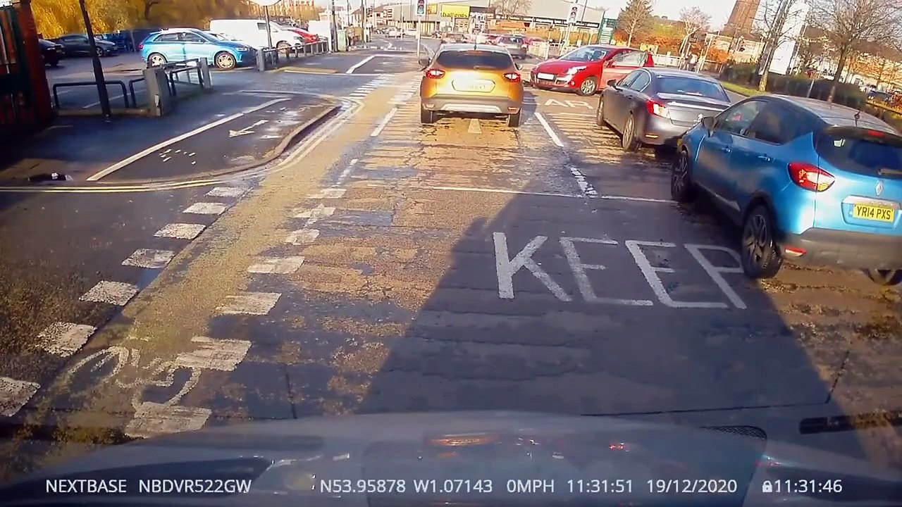 Car Crash Compilation - Bad Drivers & Driving Fails #122 January 2021
