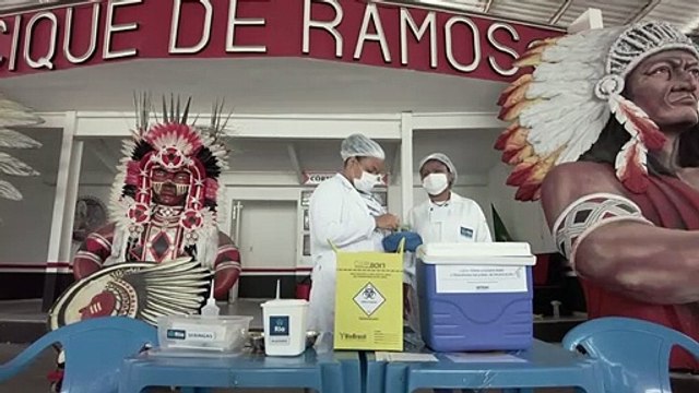 Pandeiro e cavaquinho dão lugar a vacinas e seringas no Cacique de Ramos