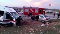 Ambulans ile otomobilin kafa kafaya çarpıştığı anlar kamerada