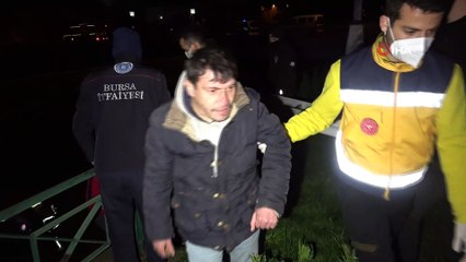 Kısıtlamanın bitimine dakikalar kala “dur” ihtarına uymayan sürücü kaçarken dereye uçtu: 2 yaralı