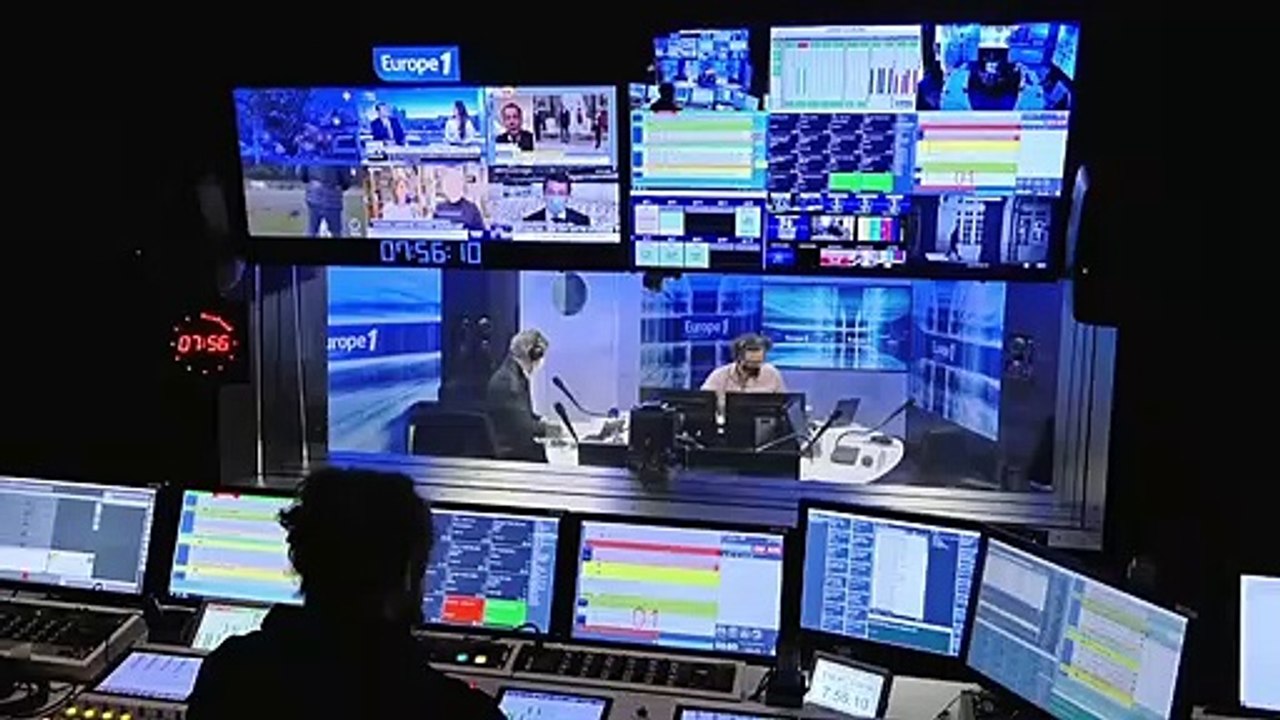 Manuel Valls : "S'il y a une place pour moi au Puy du Fou espagnol, je peux faire chevalier !" (Canteloup)