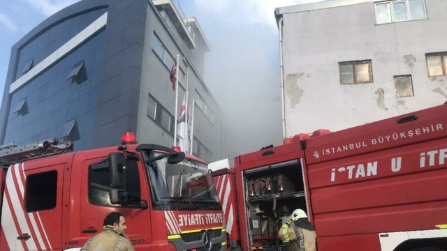 Esenyurt’ta kumaş fabrikasında korkutan yangın