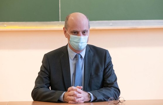 Jean-Michel Blanquer tient pour visionnaire le roman « Soumission » de Michel Houellebecq