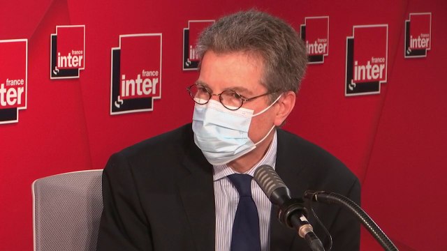 Antoine Compagnon : Les grands écrivains, ceux qui nous continuons de lire, il y a toujours chez eux des contradictions, des failles. C'est bien entendu le cas de Baudelaire.