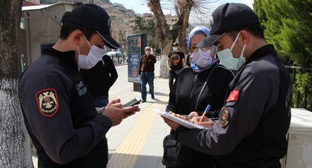 Polislerden HES kodu sorgularken yürekleri ısıtan davranışı