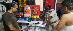 साड़ी की दो दुकानों पर चोरों की सेंध, व्यापारियों ने की बाजार खोलने की मांग