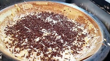 Martabak Cirebon. Martabak Manis Cirebon. Martabak Tipis Kering Cirebon. Isian nya coklat dan keju.