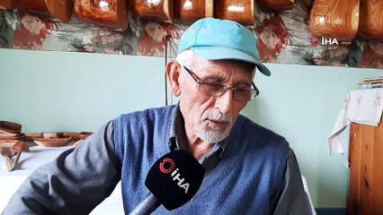 Köylerinde bir hafta kalan Aşık Veysel’den etkilendi: 60 yıldır saz yapıp çalıyor