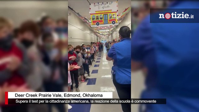 Usa, addetta alla mensa ottiene la cittadinanza americana: la reazione della scuola è commovente