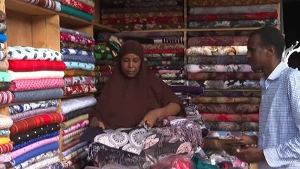 تمنحها البنوك بالصومال لمحدودي الدخل.. قروض ميسرة لإقامة مشاريع صغيرة