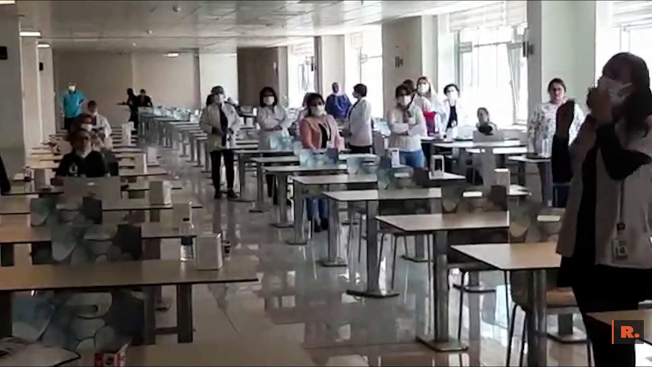 Sağlıkçıya şiddeti engellerken korona olan polis için saygı duruşu