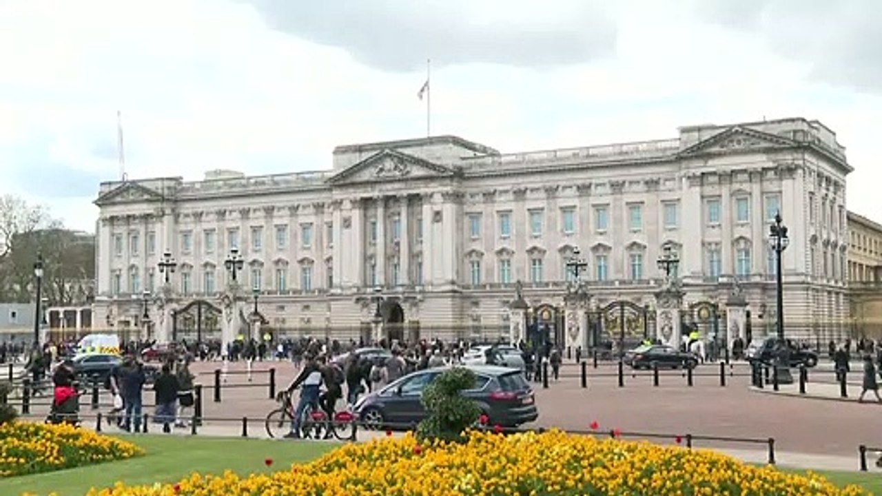 Flaggen am Buckingham-Palast nach Prinz Philips Tod auf halbmast