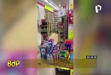 Tailandia: lagarto gigante se cuela en un supermercado y siembra caos entre clientes