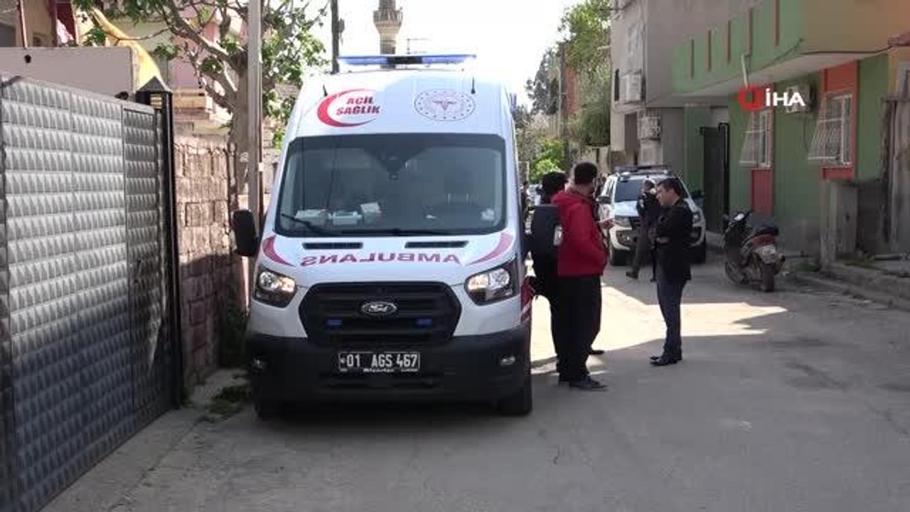 Evinde bıçakla öldürülmüş halde bulundu