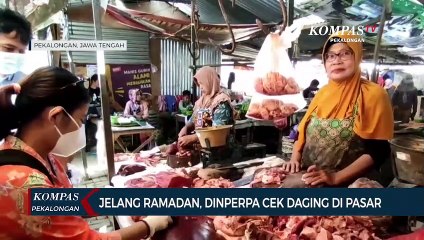 Скачать видео: Jelang Ramadan, Dinas Pertanian dan Pangan Cek Daging di Pasar