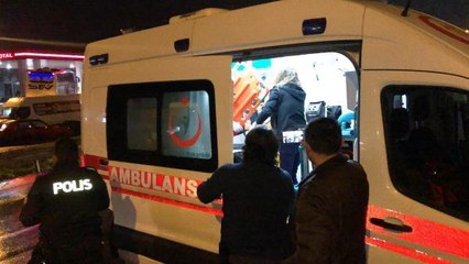 3 TEKERLİ BİSİKLETE 2 OTOMOBİL ÇARPTI 2 KİŞİ YARALI