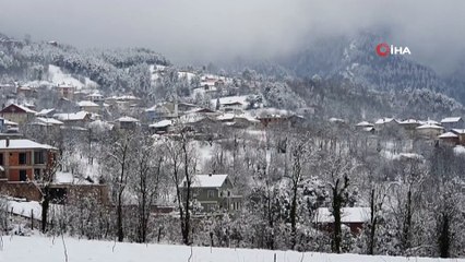 Bursa'nın merkez ilçelerinde kar kalınlığı 20 santimetreye ulaştı