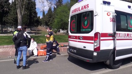 Vakaya giden ambulansa çarptı: İlk müdahaleyi çarptığı 112 yaptı