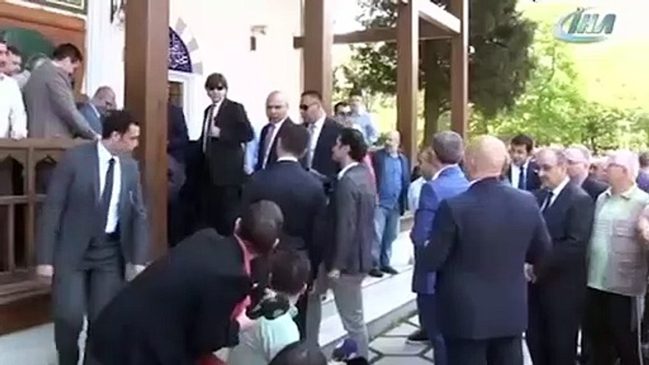Vatandaş cami çıkışında Abdullah Gül'e böyle bağırdı!