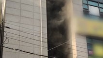 천안 두정동 학원 건물에서 불...12명 연기흡입 / YTN