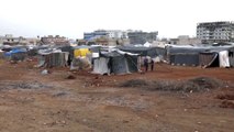 واقع مرير وظروف قاسية تعيشها أرامل سوريا في مخيمات النازحين