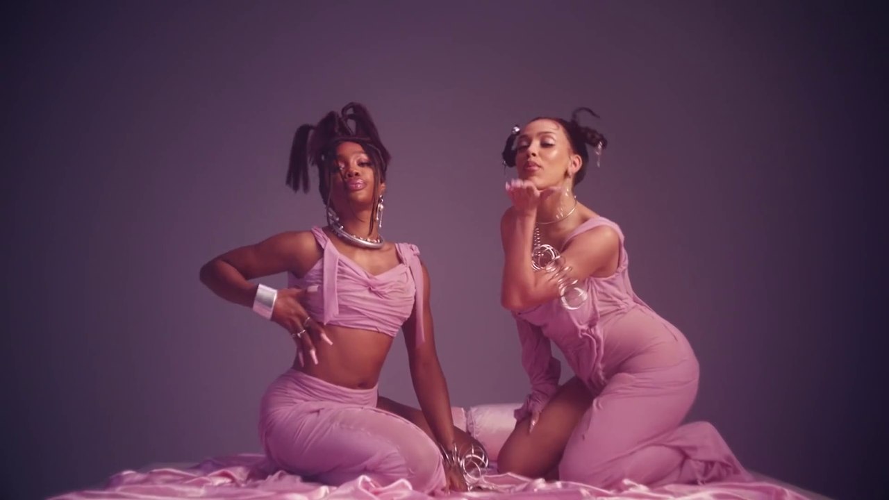DOJA CAT ft SZA " Kiss Me More " (Video 2021).