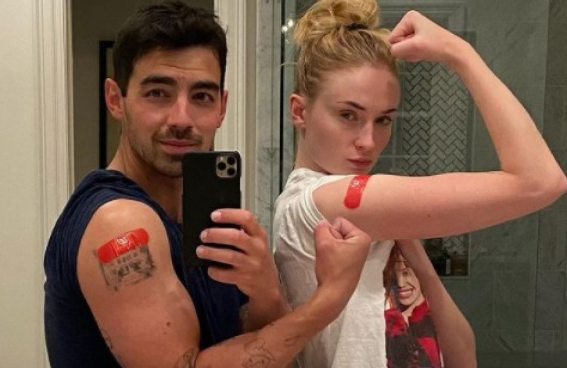 Joe jonas und sophie turner erhalten covid-19-impfungen