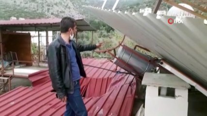 Kozan’da hortum eve zarar verdi