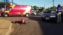 Colisão entre carro e bicicleta motorizada deixa mulher ferida na Rua Souza Naves, no Parque São Paulo