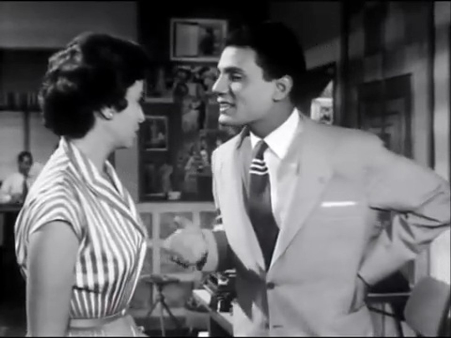 فيلم | ( موعد غرام ) ( بطولة ) (عبد الحليم حافظ و فاتن حمامة) إنتاج عام  1956 - فيديو Dailymotion