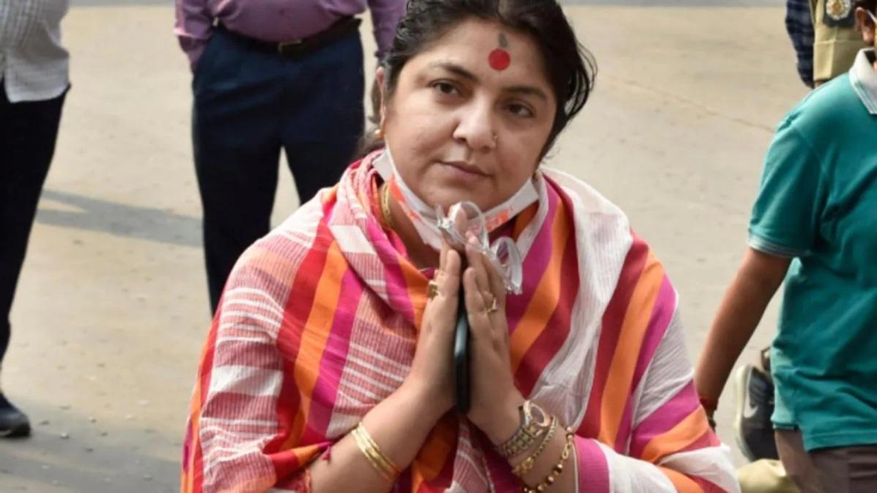 Bengal: Locket Chatterjee attacked at Hooghly's voting booth