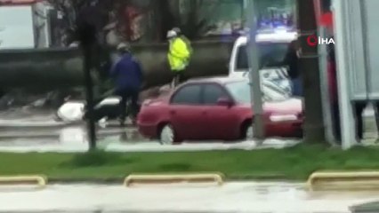 16 yaşındaki kurye tırın altında can verdi... Feci anlar kameraya yansıdı