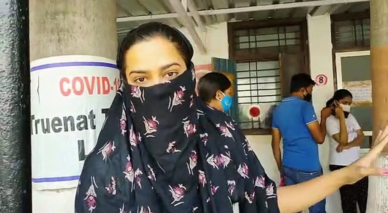 कोरोना जांच के लिए जिला अस्पताल में लोग हो रहे परेशान, घंटों खड़े रहने के बाद भी नहीं हो रहा इलाज