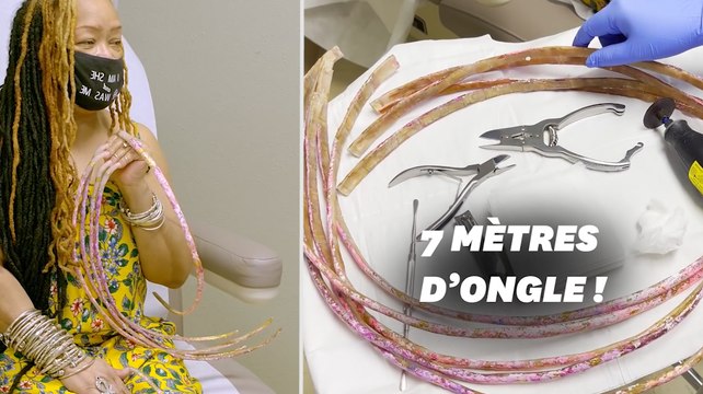 La femme aux ongles les plus longs du monde les coupe pour la 1ère fois en 30 ans