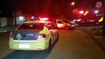 Renault Sandero colide com placa de trânsito no Bairro Cancelli; criança fica ferida