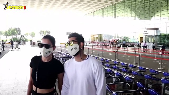 Gauahar Khan-Zaid Darbar Snapped At The Airport Leaving For Delhi