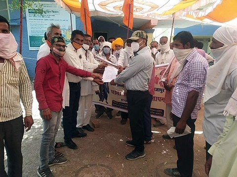 भारतीय किसान संघ ने मांगों को लेकर तहसीलदार को सौंपा ज्ञापन