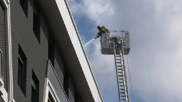 Kadıköy’de 5 katlı binada yangın: 3 kişi alevler içerisinde kaldı