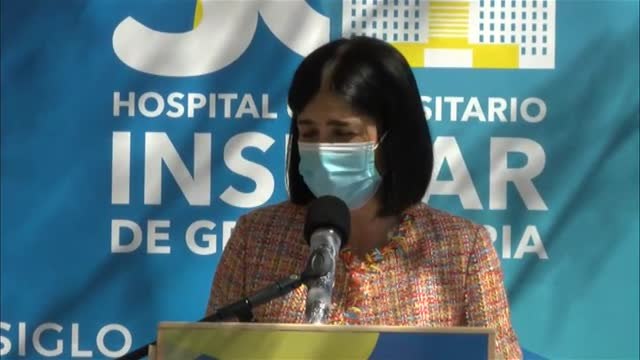 Carolina Darias insiste en que todas las vacunas son seguras y eficaces