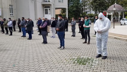 İkiz kız kardeşler aynı gün koronadan öldü