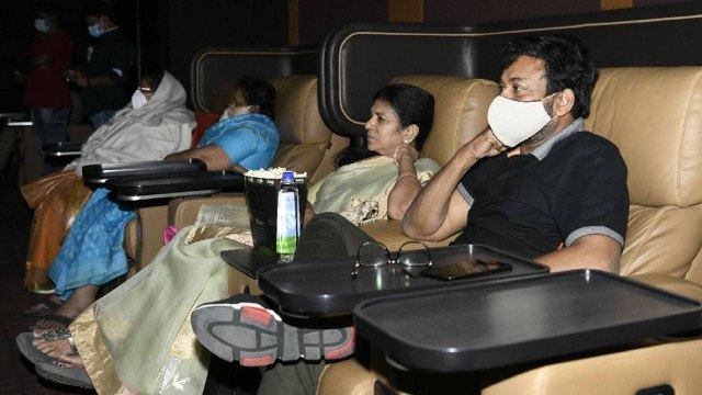 Vakeel Saab కి అండగా Mega Family ! | Ram Charan | Pawan Kalyan || Oneindia Telugu