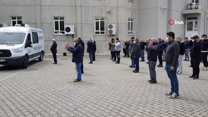 İkiz kız kardeşler aynı gün koronadan öldü