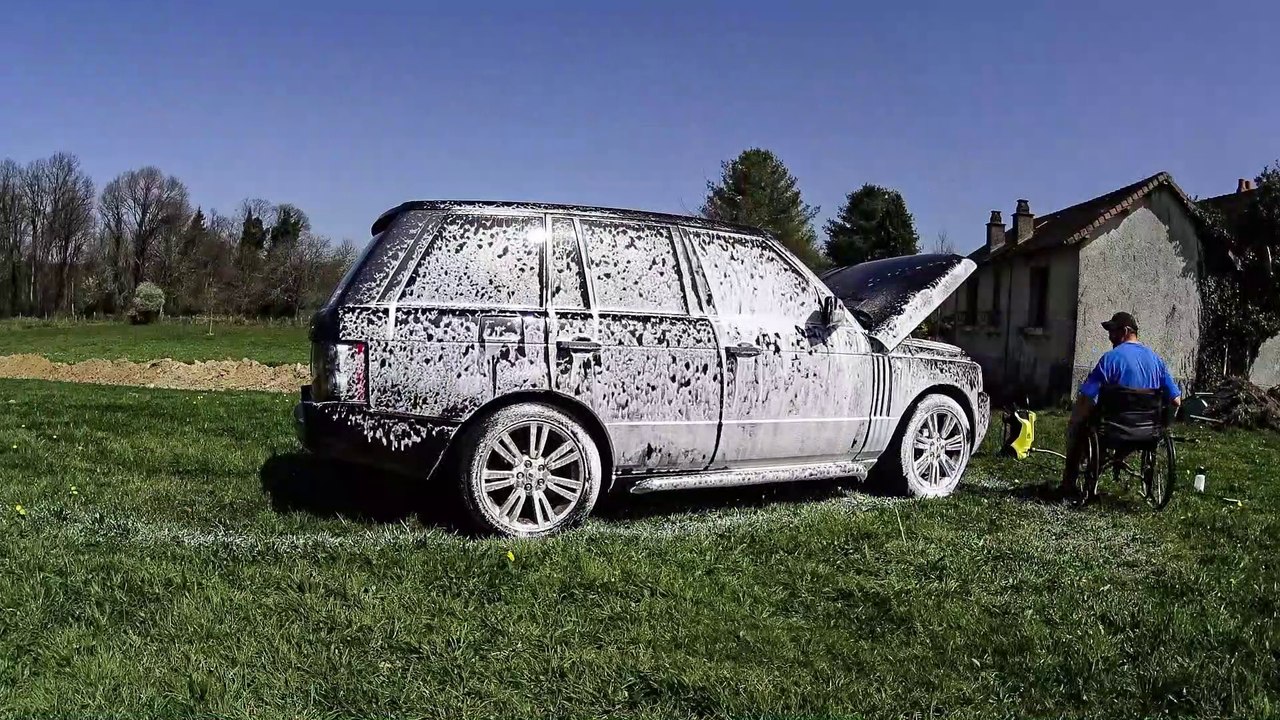 Dirty Range Rover gets detailed