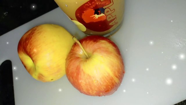 How to make Fresh Apple Juice ! Apple Juice without extractor ! Dr Sumreen Kitchen ! Khaabaa Delight ! How to make Easy Apple Juice