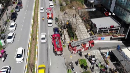 Kadıköy’de 5 katlı binanın teras katında çıkan yangında 3 kişi yaralandı