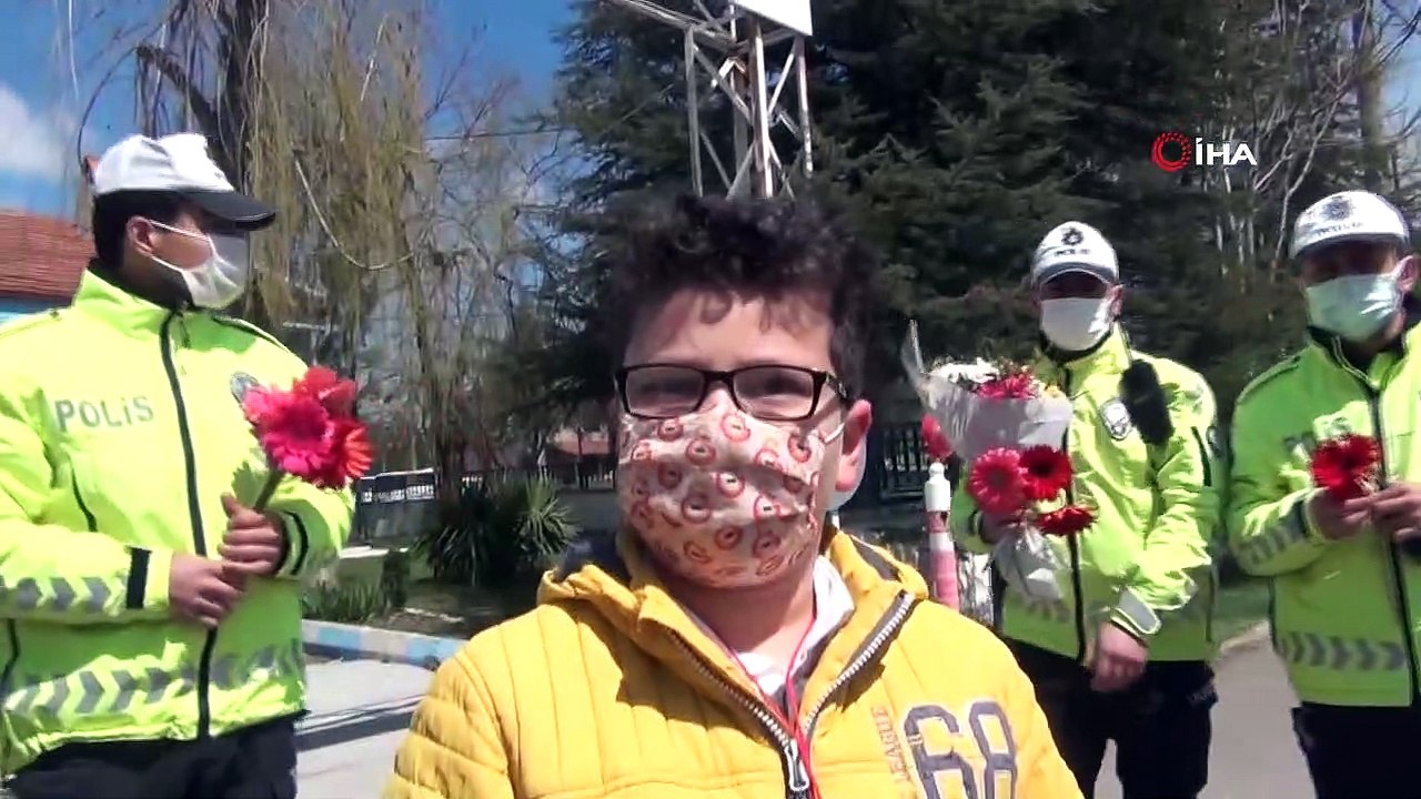 Özel öğrenciler polis oldu, telsizden anons geçti