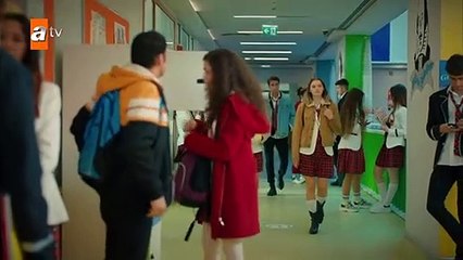 Doruk ödev bahanesiyle Asiye'yle yakınlaşmaya çalışıyor